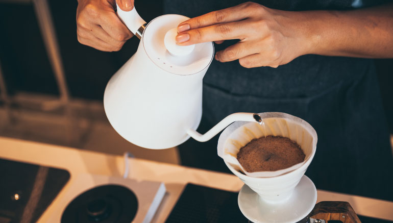 Read more about the article Beginner’s Guide to Making Coffee with Pour-Over Coffee Dripper